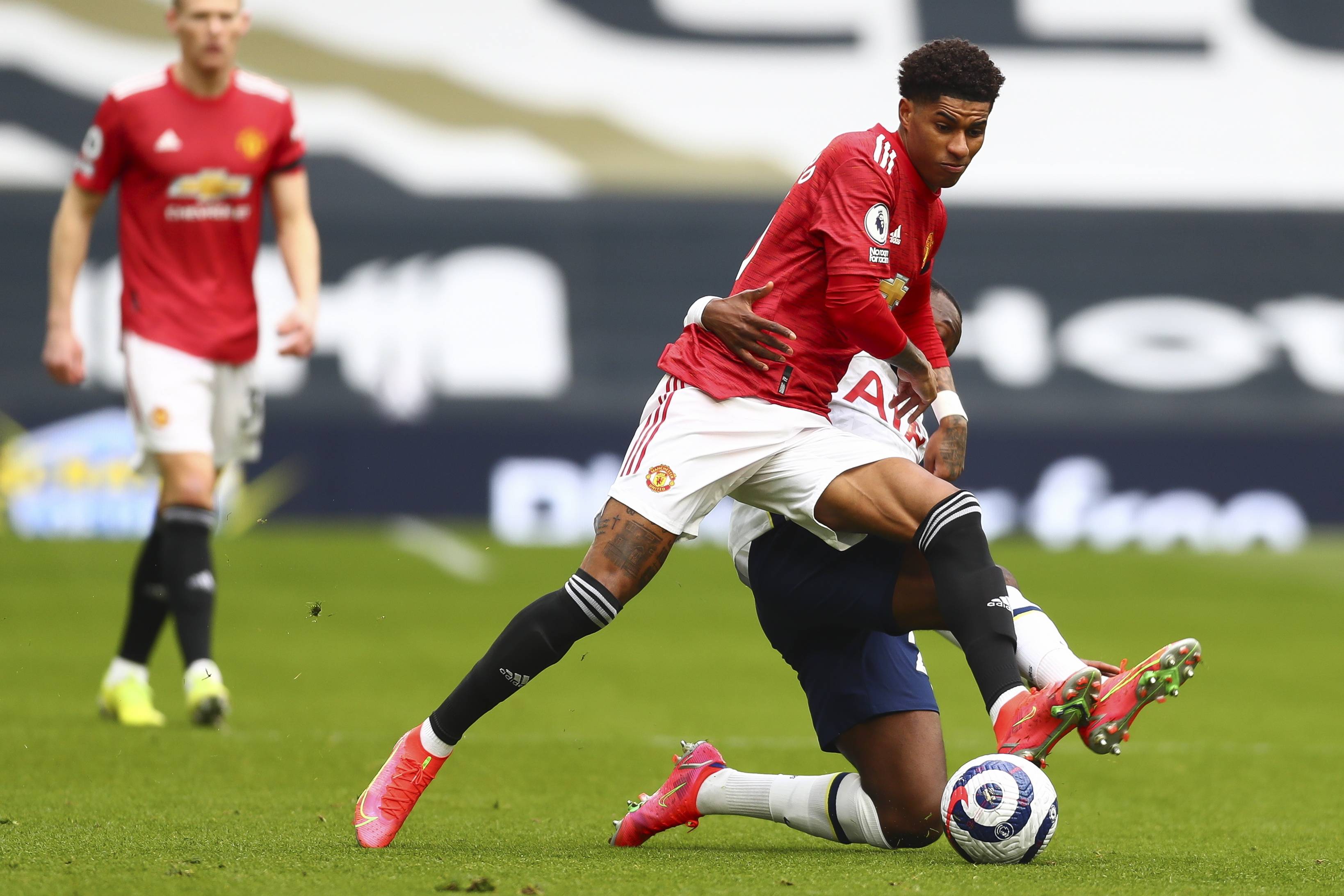 纷摩拳擦掌 纷摩拳擦掌